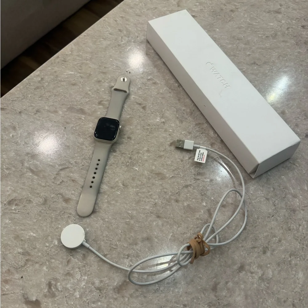 Apple Watch Series 8 41mm Starlight Aluminum Case Sport Band S/M GPS